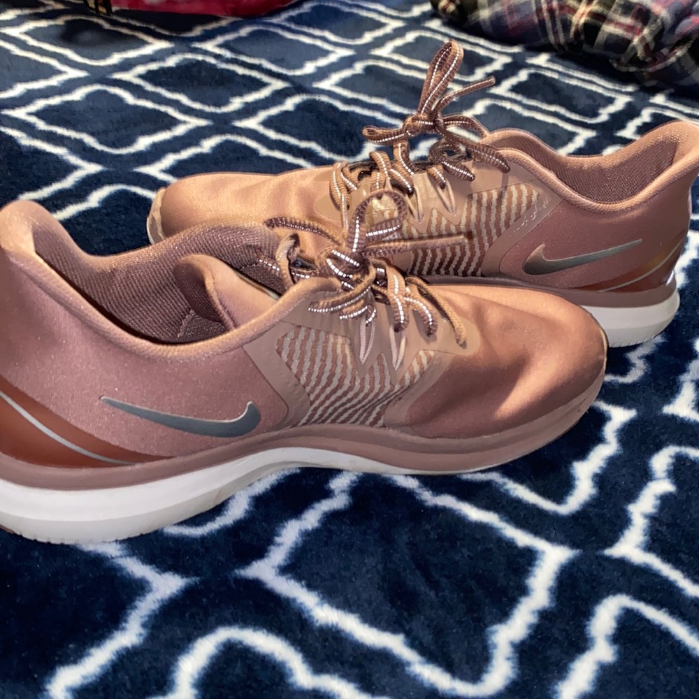 nike training TR8 rose gold sneakers